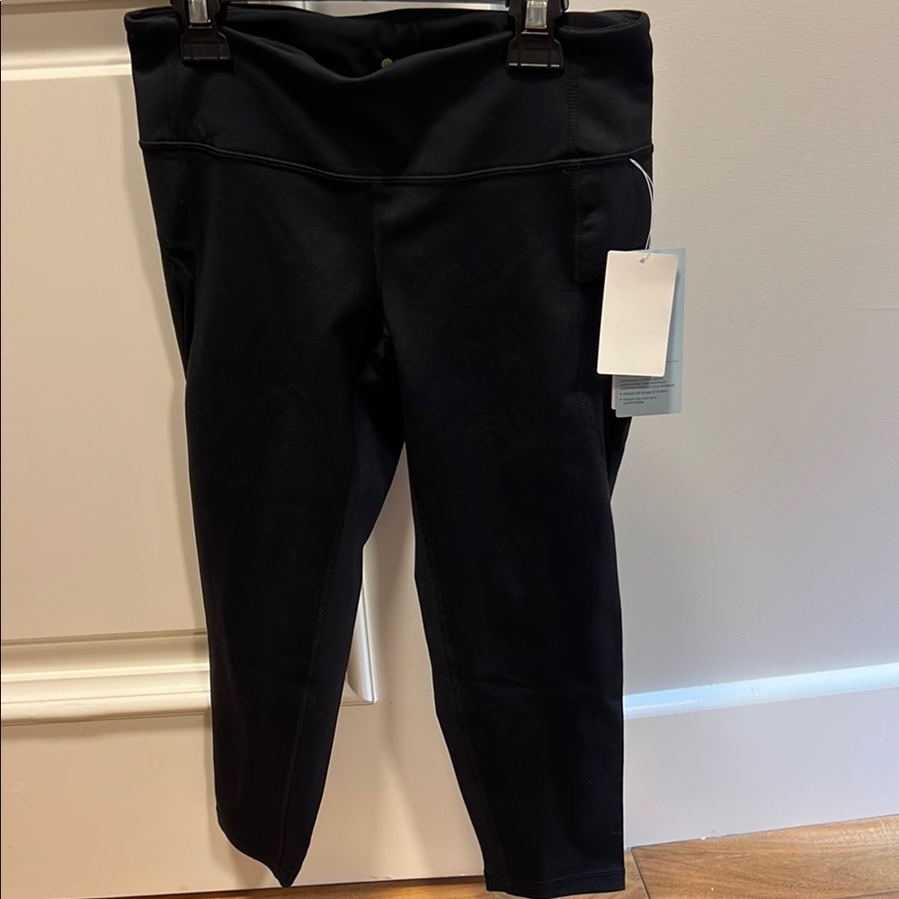 NWT Zella Black Capri Leggings Size Small